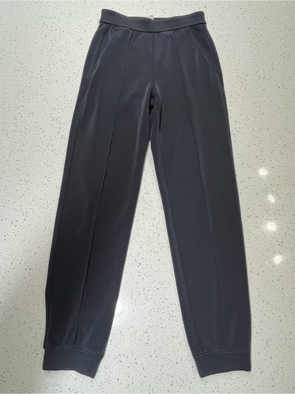 lululemon Softstreme classic fit Tapered Jogger w/ pockets - size XS black